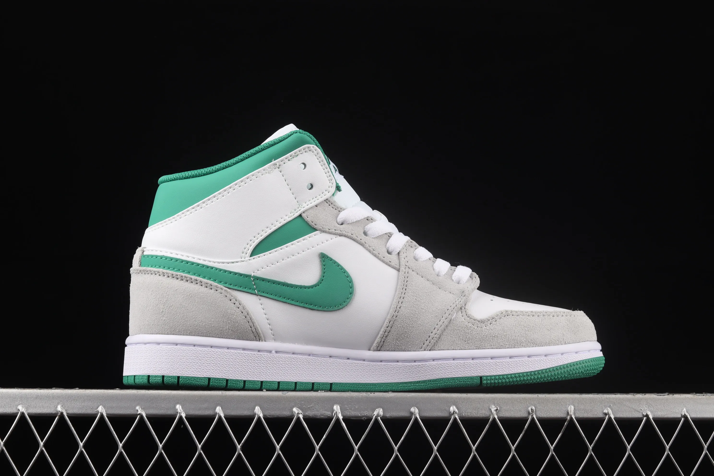 All categories Air Jordan Jordan series basketball shoes Air Jordan 1 Mid Different versions Air Jordan 1 Mid AJ1 Joe 1 white gray green mid-top basketball shoes DC7294-103